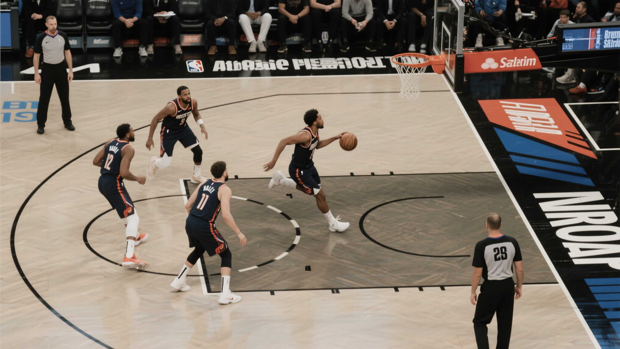 你们觉得这是进攻选择差还是防守人防得好? 从此细节可以看出,大家往往倾向用结果反推原因。如果